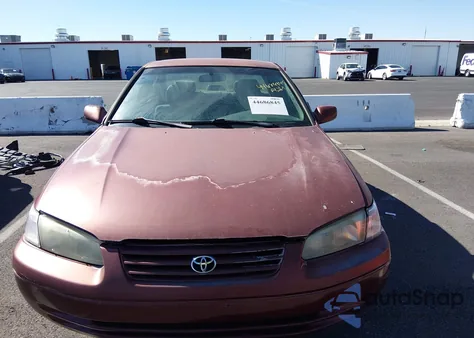 1999 Toyota Camry Le из США, поврежденный, VIN 4T1BG22K0XU557794